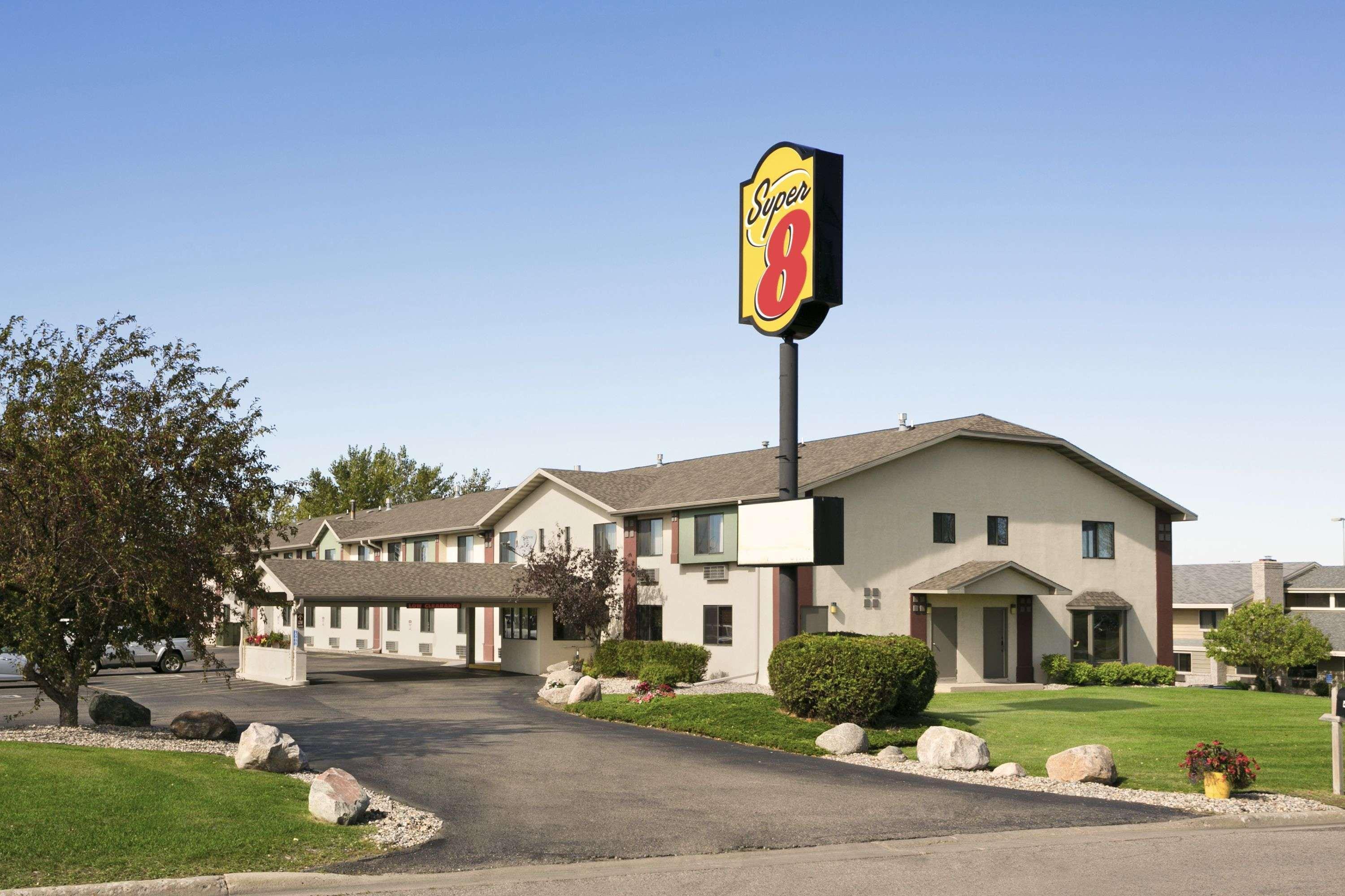 Super 8 By Wyndham Alexandria Mn Motel Exterior photo